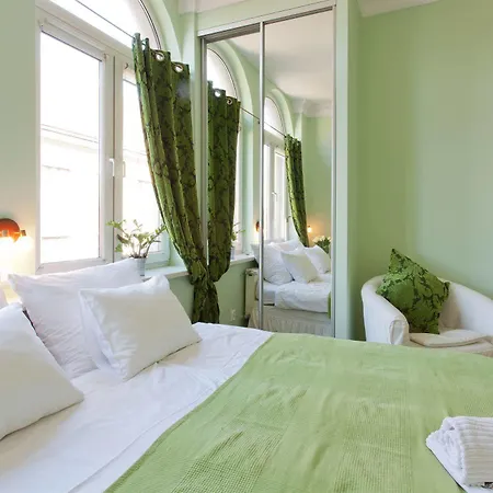 לינה וארוחת בוקר Angel House