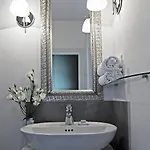 Angel House לינה וארוחת בוקר