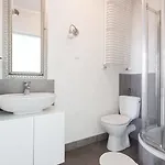 Angel House לינה וארוחת בוקר קרקוב