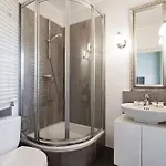 לינה וארוחת בוקר Angel House 2*