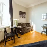 Angel House לינה וארוחת בוקר קרקוב